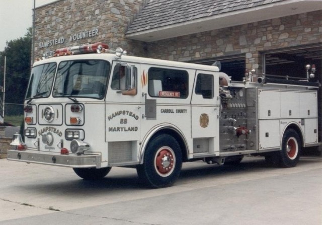 E-22 - 1981 Seagrave 750 gallon booster tank & 1250 gpm pump